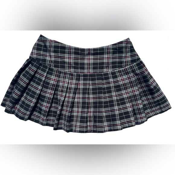 Banned Dark Collection Plaid Pleated Mini Skirt Buckle Detail Black Pink White - Picture 5 of 6